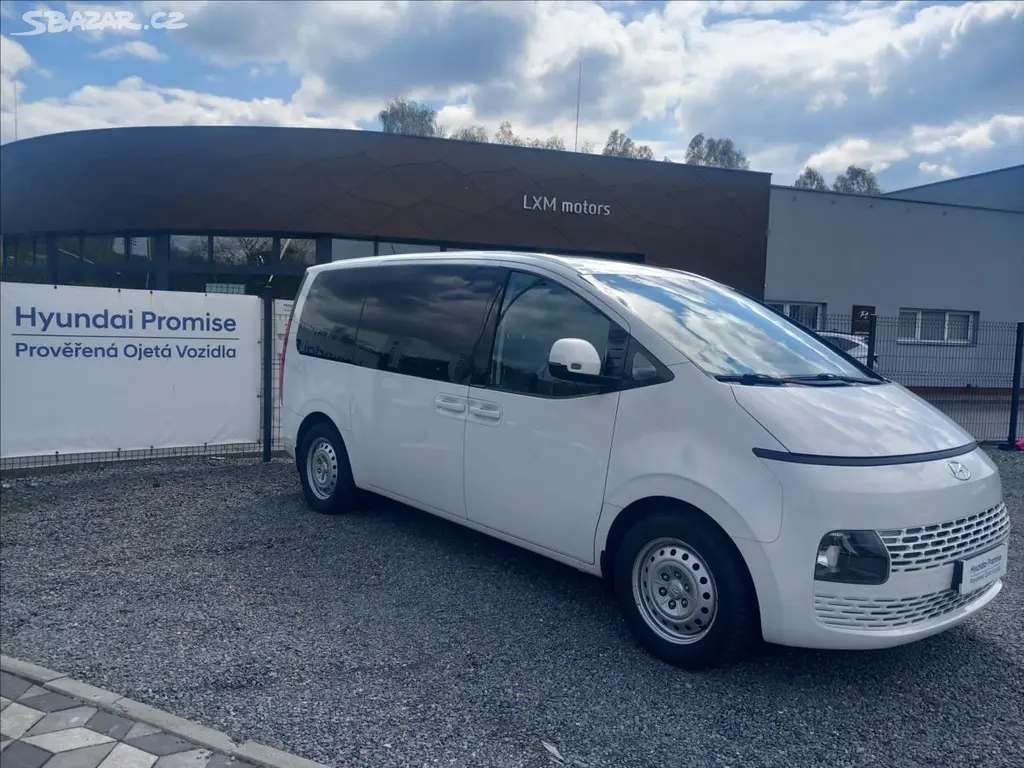 Hyundai Staria, 2,2 CRDI MT COMFORT 4x2